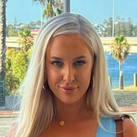 __ninaraee estrella porno atractiva imágenes