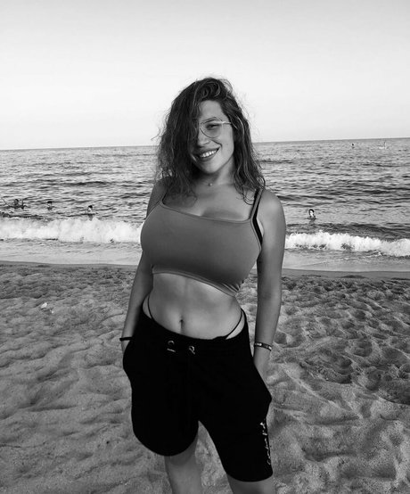 Anna Romero hermosa actriz imágenes