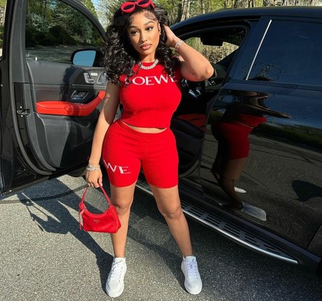 Ella Bandz estrella atractiva imágenes