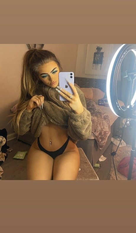 Cora Leilani estrella exclusiva foto