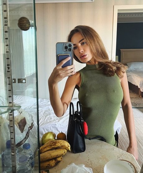 Sasha Shenderey estrella sexy galería