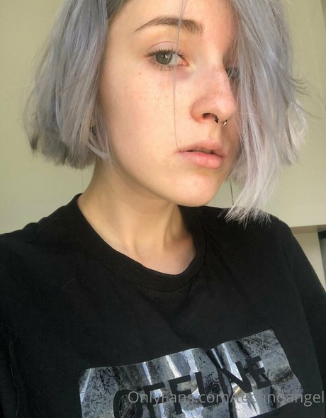 technoangel estrella desnuda galerías