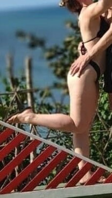 sabrinahnl modelo superior imágenes