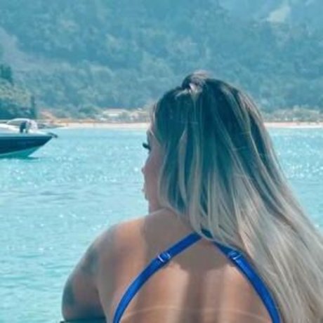 Isatainaa desnudos estrella porno imagen