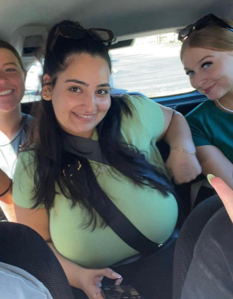 Sibel T estrella perfecta galerías