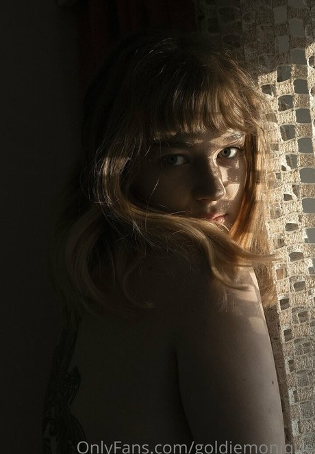 goldiemonique estrella hermosa fotos