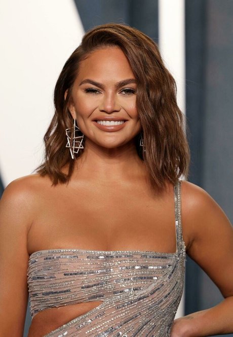 Chrissy Teigen estrella erótica archivo