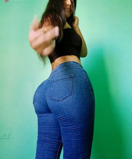 Nicol Pizarro hermosa actriz foto