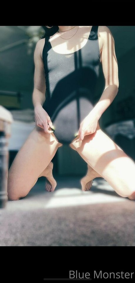 blue monster 3 buena actriz galerías