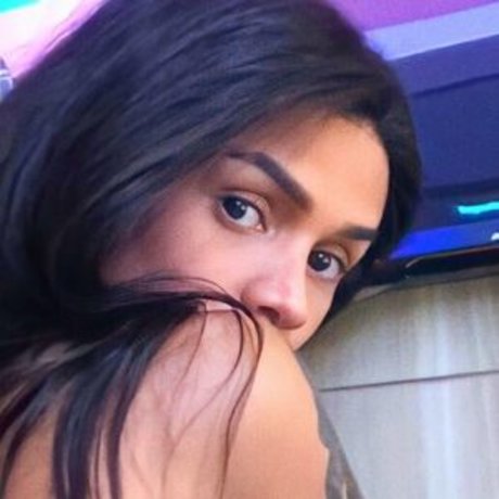 Raica Morales hermosa estrella porno imagen