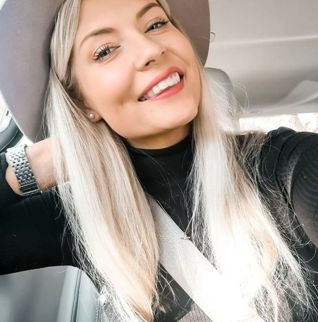 Laura Nieminen estrella porno atractiva archivo