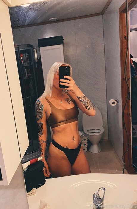 izzy 2505 xxx estrella porno galerías