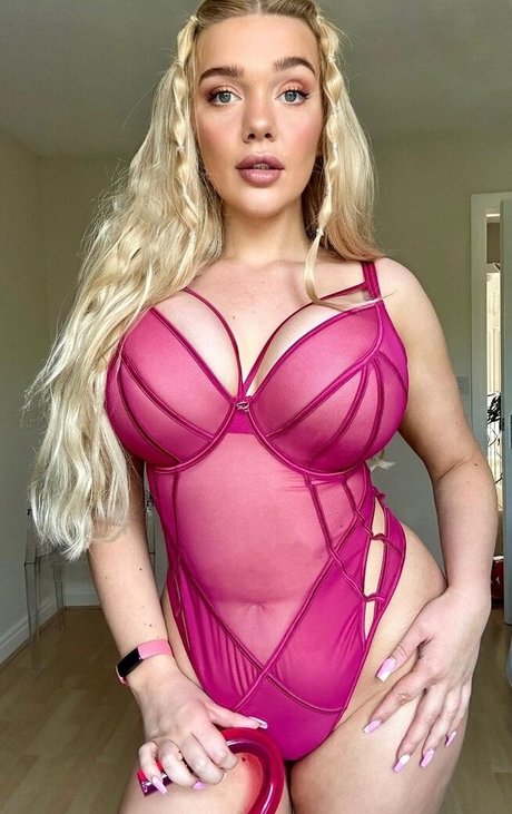 Lucy May Dawson modelo atractivo imagen