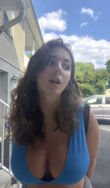 BustyBri modelo superior galería