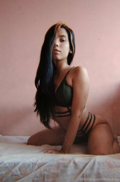 kamik4ze estrella desnuda galerías