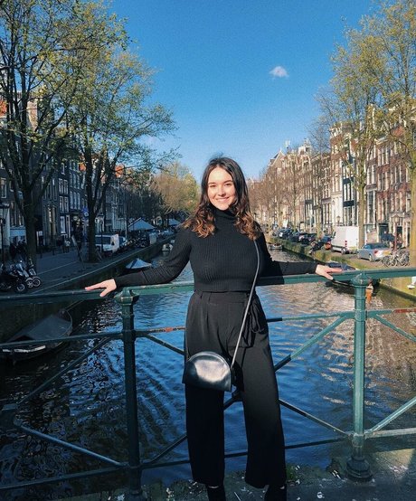 Julia F bonita estrella porno foto