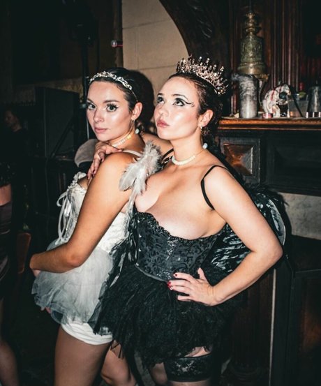 Julia F modelo atractivo fotos