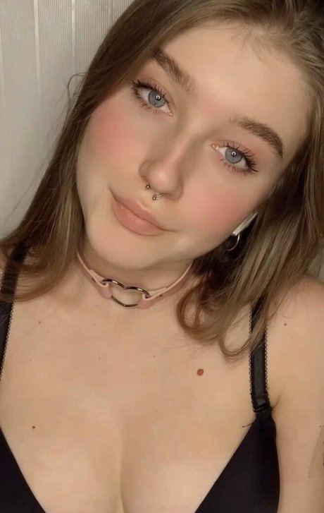 mycourtneyfrost modelo pornografico foto