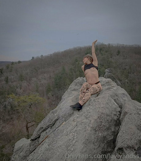 lovlylindss estrella atractiva foto