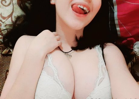 emy isabelle actriz atractiva foto