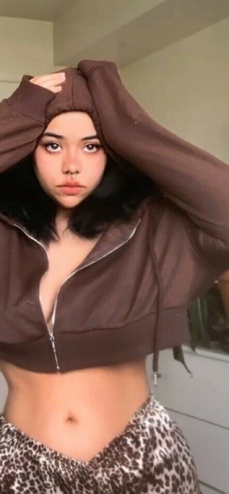 Saddestdoll modelo sexy imagen