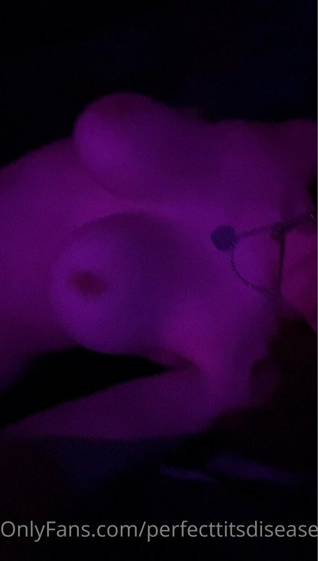 perfecttitsdisease modelo libre imagen