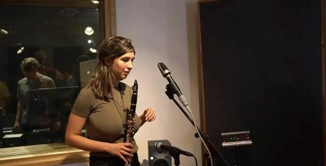 Hillai G actriz atractiva archivo