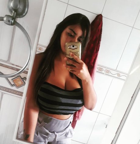 Evelim Alves estrella porno de alta calidad imagen