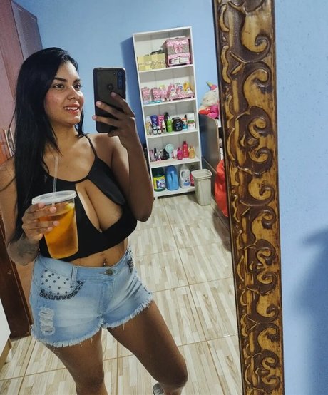 Evelim Alves estrella caliente fotos