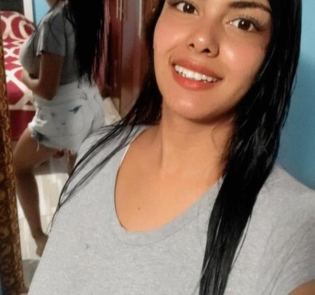 Evelim Alves modelo desnudo foto