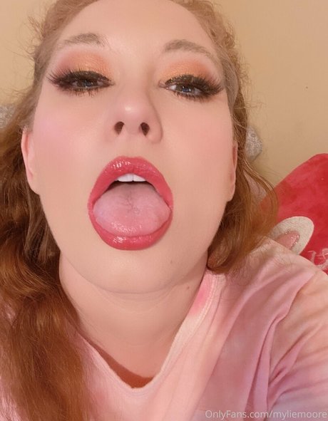 myliemoore modelo desnuda galería