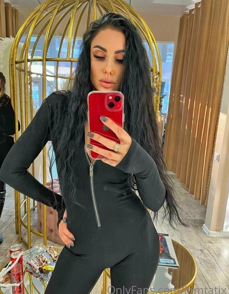 iamtatix arte modelo imagen