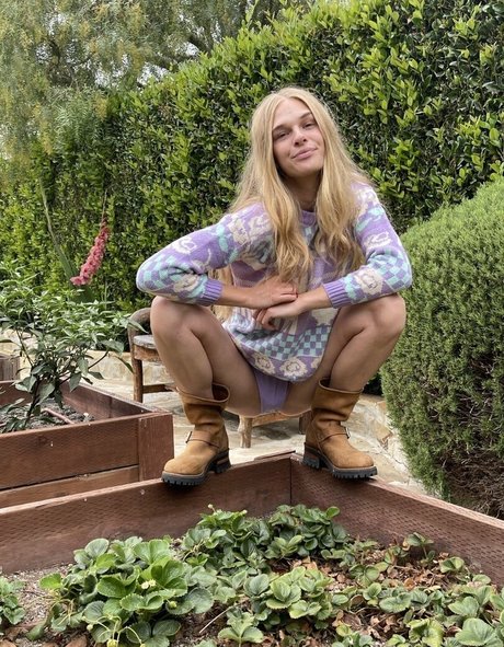 kjskorge estrella atractiva fotos