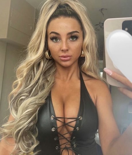 Beth Amelia modelo hermosa imágenes