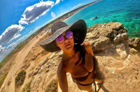 __mianina modelo desnuda foto