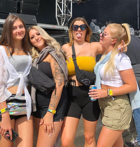 Alexia C estrella atractiva archivo