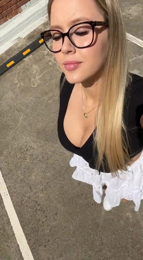 scorpio milk estrella porno erótica foto