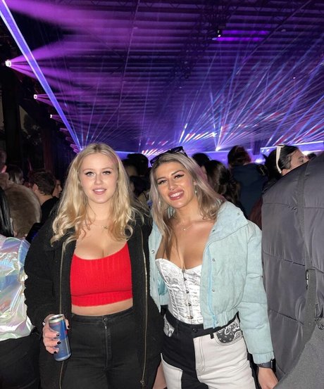 scorpio milk actriz atractiva foto