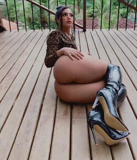 Najla Ferreira estrella exclusiva galerías