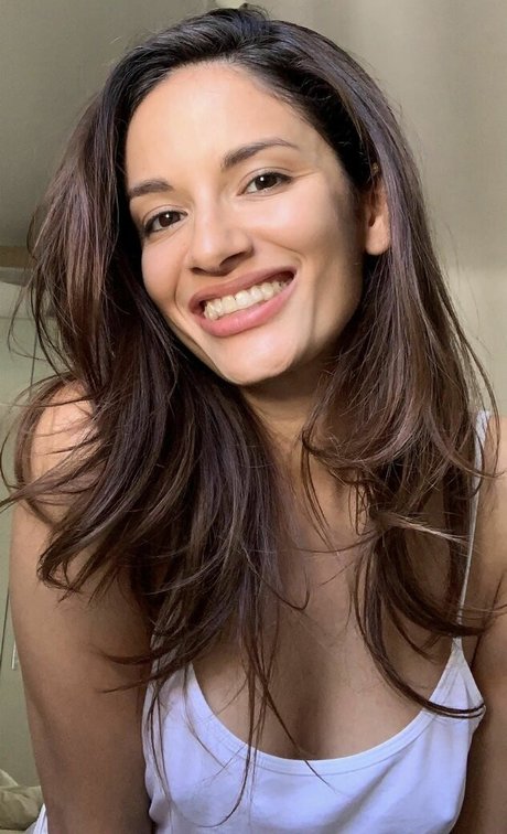 Ambracherry modelo xxx imagen