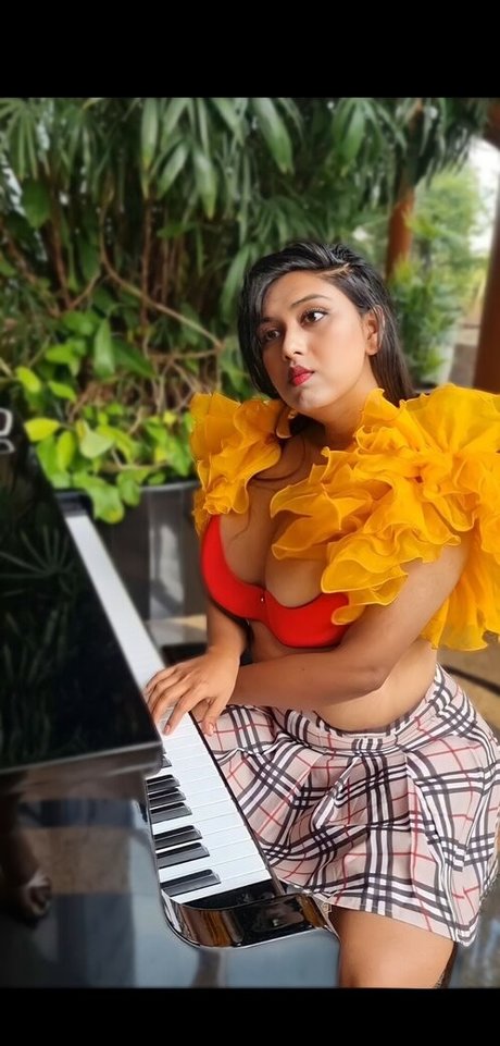 Sanna selena modelo desnudo recopilación