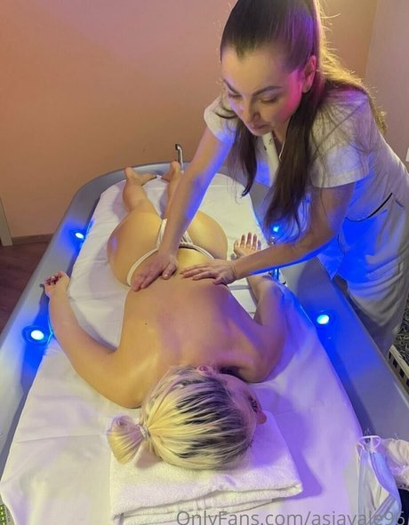 asiavale96 estrella desnuda galería