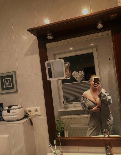 emiliaaverie bonita estrella porno foto