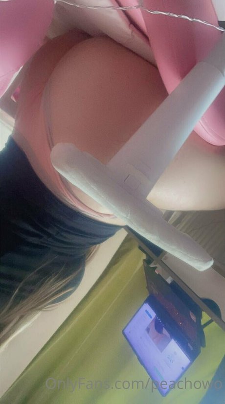 peachowo actriz foto