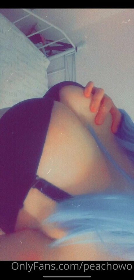 peachowo modelo desnudos imágenes