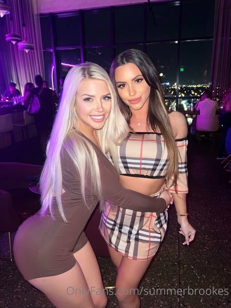 Summer Brookes estrella del arte archivo