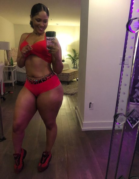 Maliah Michel actriz caliente galería
