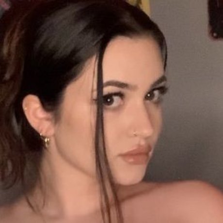 Cloudeeuh estrella porno atractiva galería