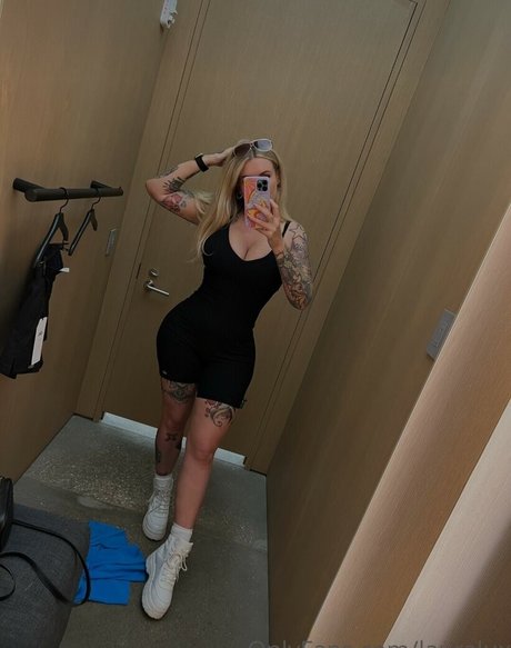 Laura Lux hermosa modelo galerías