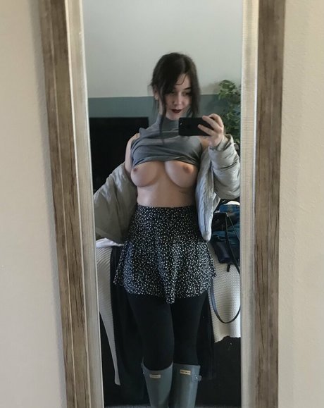 nottomatopages actriz atractiva foto